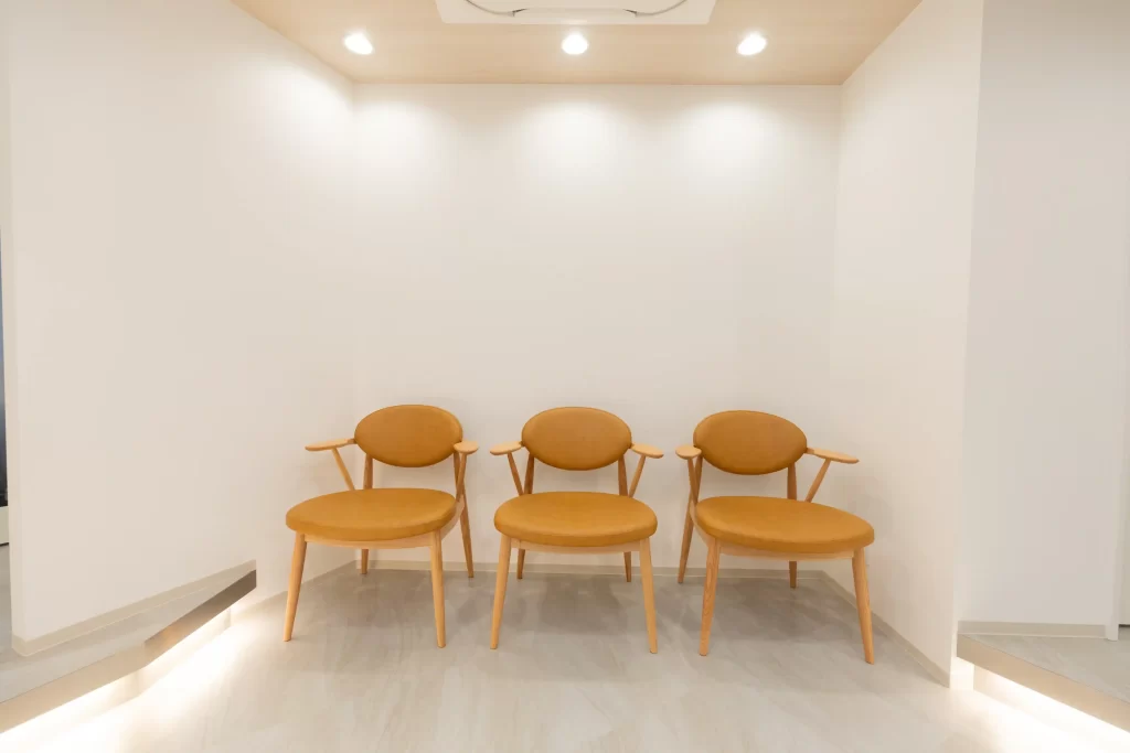 受付の椅子3脚